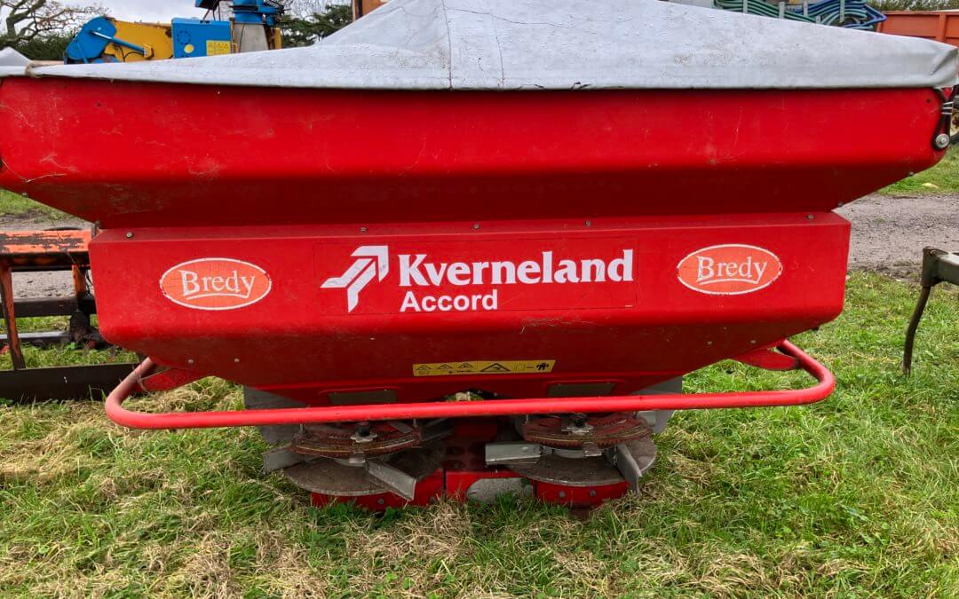 KVERNELAND FERTILISER SPREADER